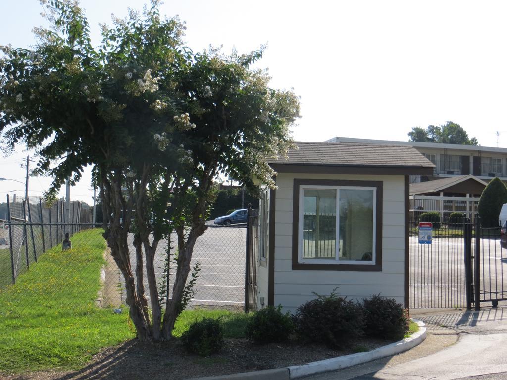 Budgetel Inn And Suites Lodge West Bagian luar foto