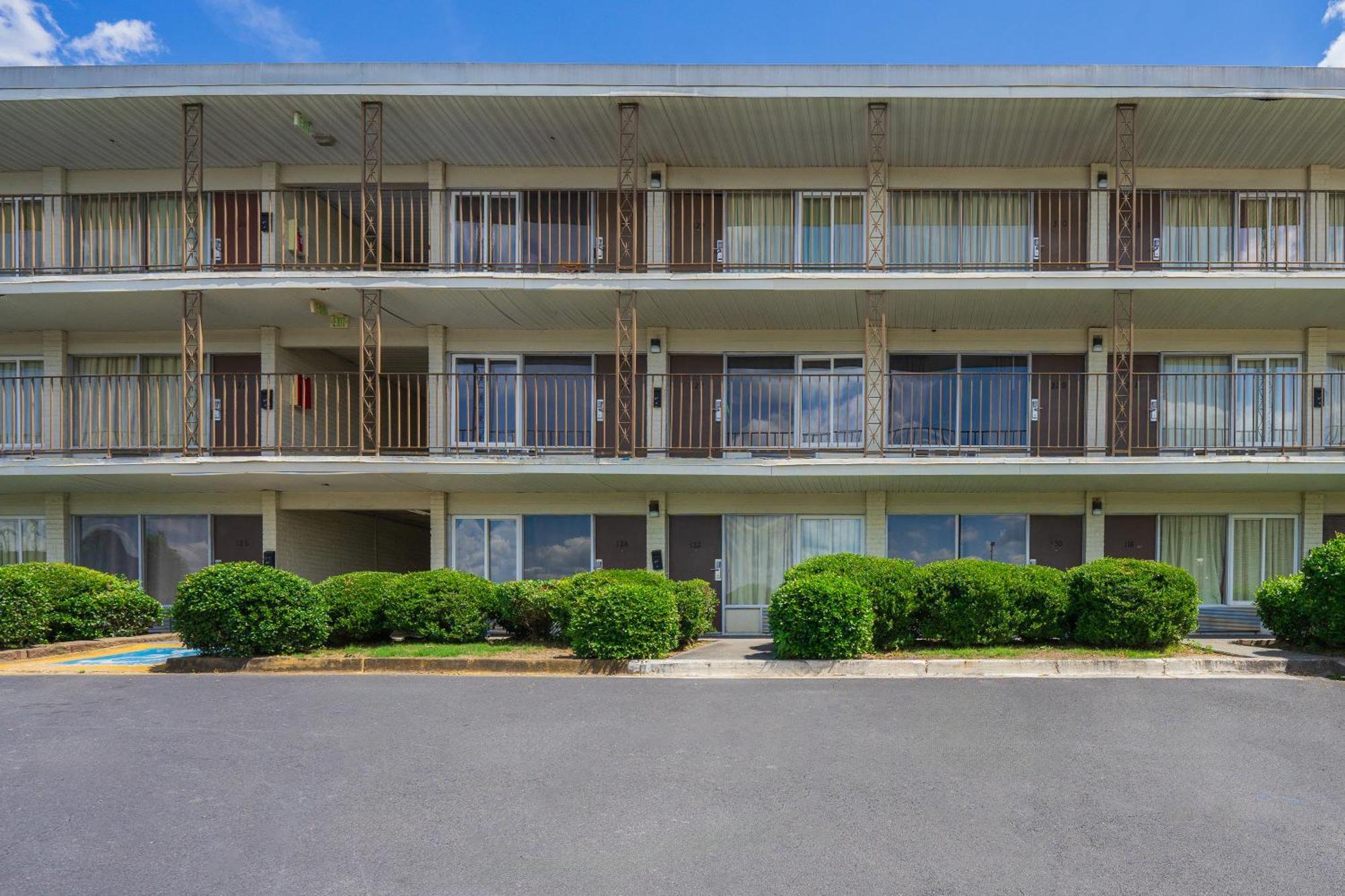 Budgetel Inn And Suites Lodge West Bagian luar foto