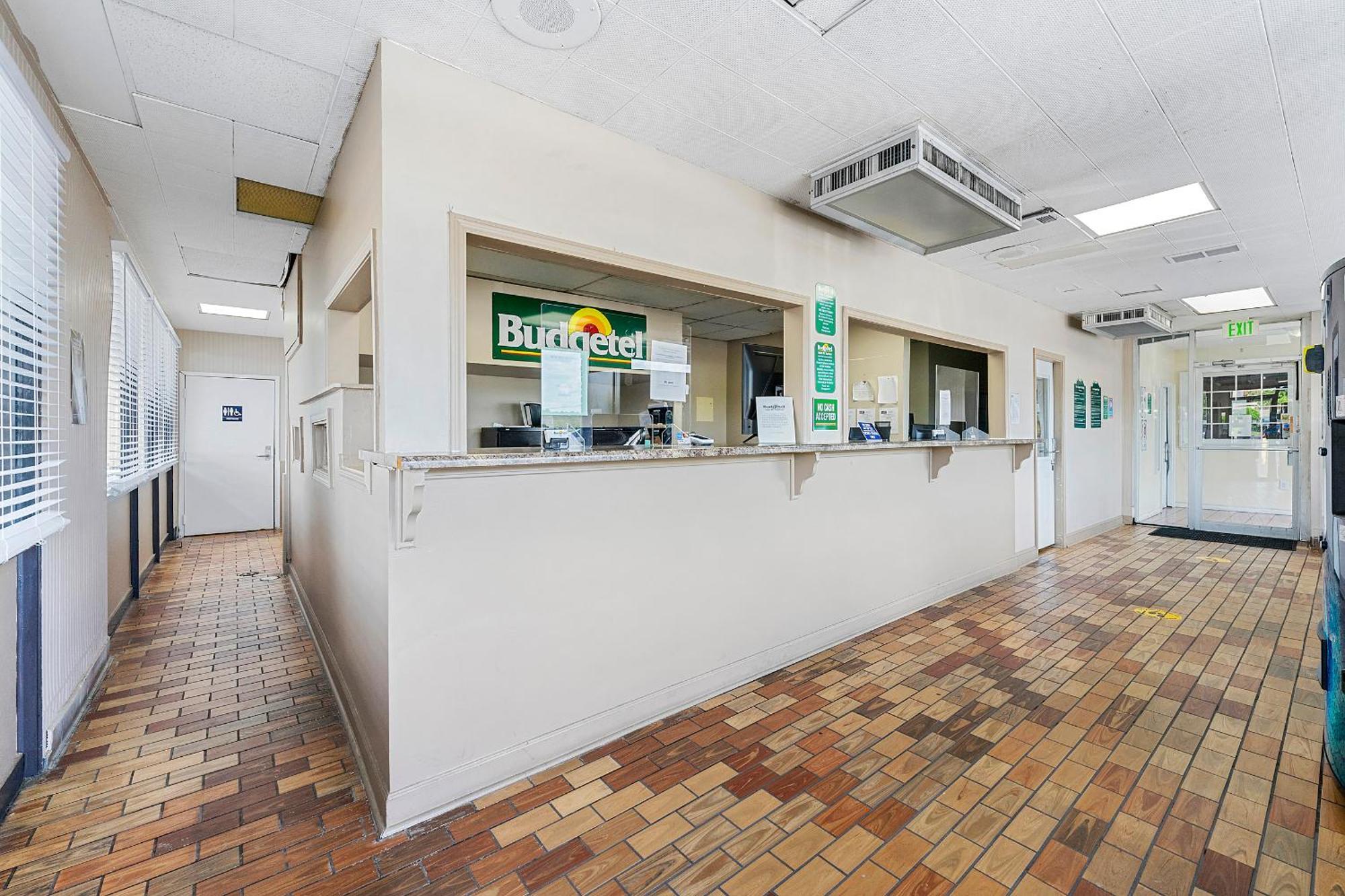 Budgetel Inn And Suites Lodge West Bagian luar foto