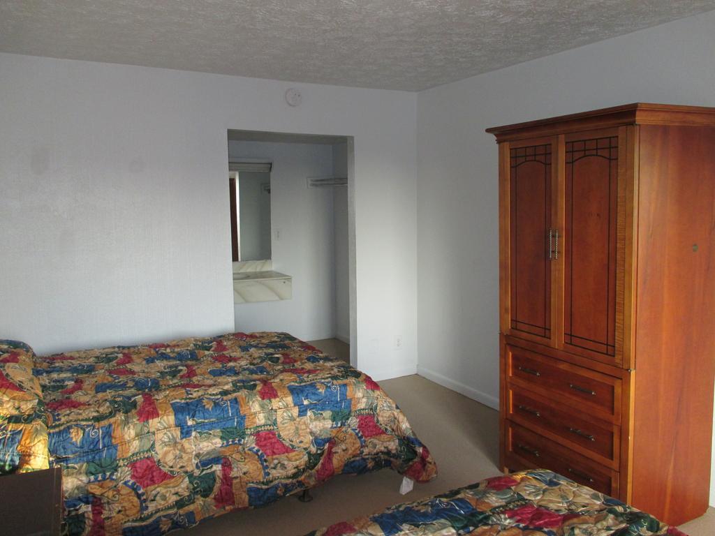 Budgetel Inn And Suites Lodge West Ruang foto
