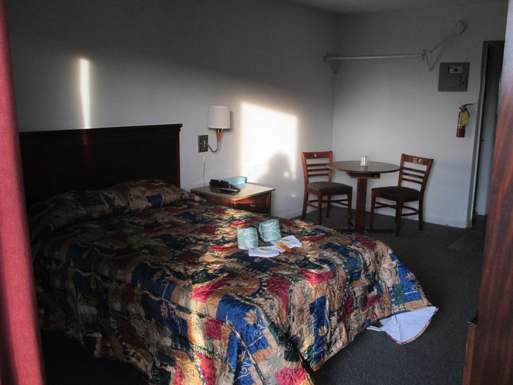 Budgetel Inn And Suites Lodge West Ruang foto