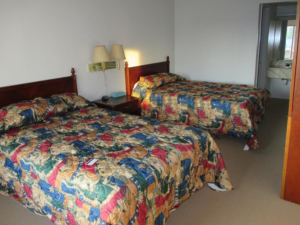 Budgetel Inn And Suites Lodge West Ruang foto