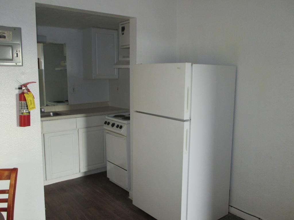 Budgetel Inn And Suites Lodge West Ruang foto
